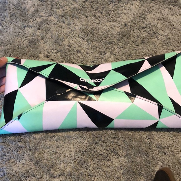 Amika styling/curling wand with travel case - Picture 5 of 6